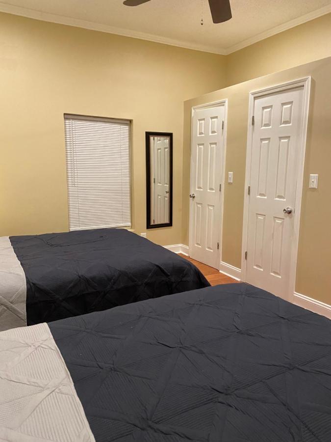 Modern 3-Bedroom, Big Fence Yard, Pets Stay Free Durham Extérieur photo