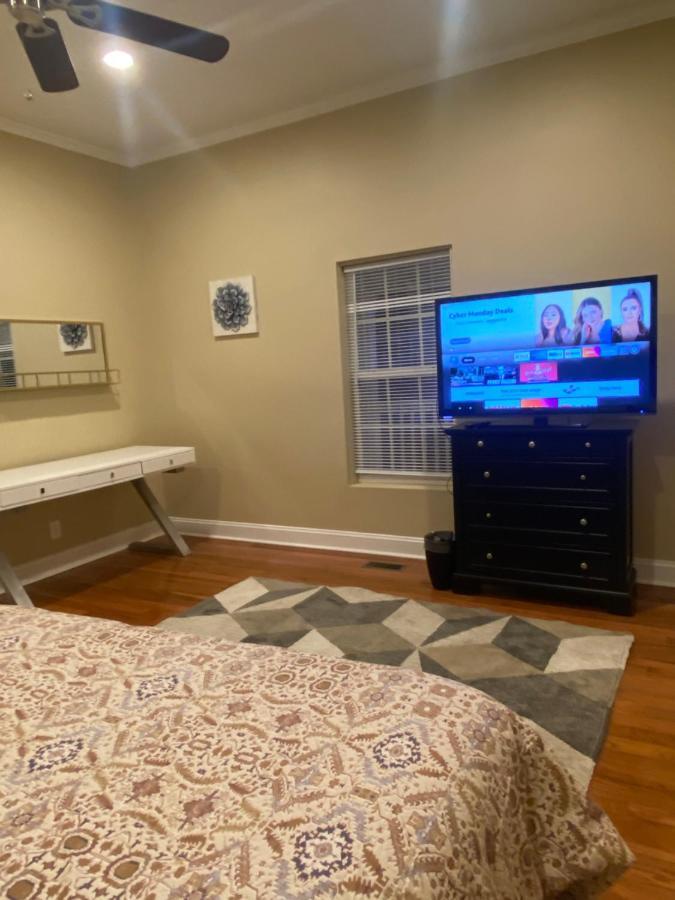 Modern 3-Bedroom, Big Fence Yard, Pets Stay Free Durham Extérieur photo