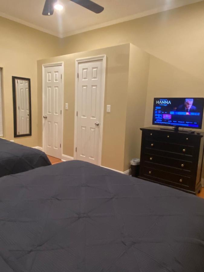 Modern 3-Bedroom, Big Fence Yard, Pets Stay Free Durham Extérieur photo