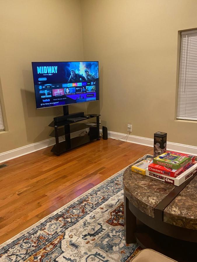 Modern 3-Bedroom, Big Fence Yard, Pets Stay Free Durham Extérieur photo