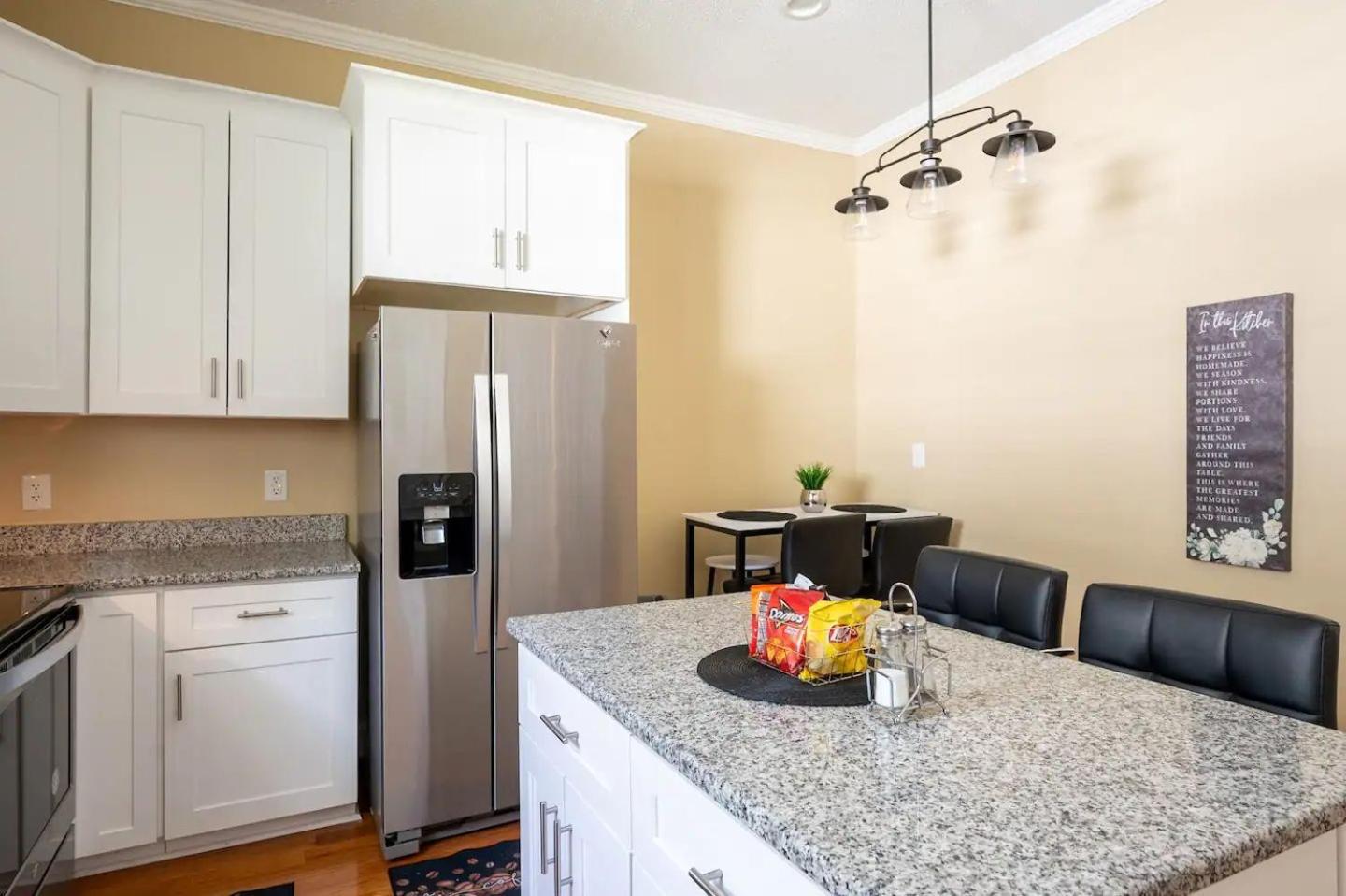 Modern 3-Bedroom, Big Fence Yard, Pets Stay Free Durham Extérieur photo