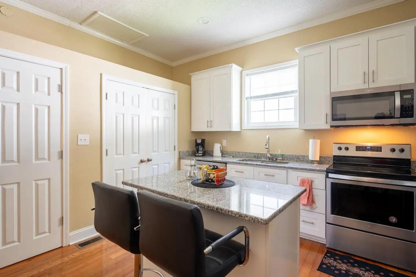 Modern 3-Bedroom, Big Fence Yard, Pets Stay Free Durham Extérieur photo