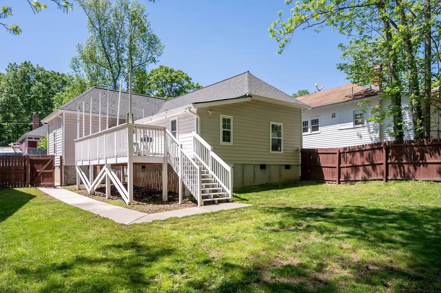 Modern 3-Bedroom, Big Fence Yard, Pets Stay Free Durham Extérieur photo