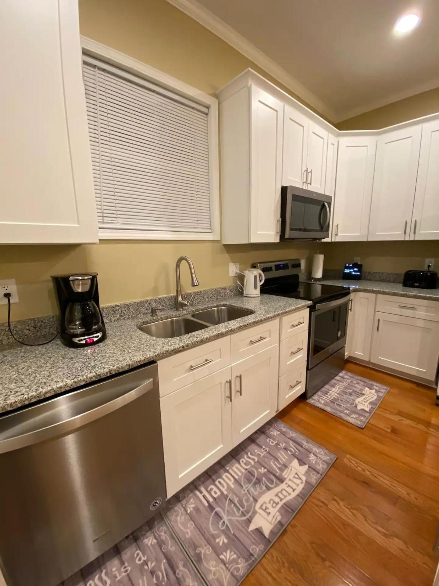 Modern 3-Bedroom, Big Fence Yard, Pets Stay Free Durham Extérieur photo
