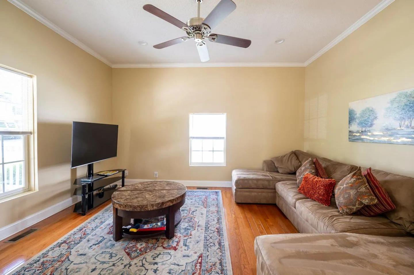 Modern 3-Bedroom, Big Fence Yard, Pets Stay Free Durham Extérieur photo